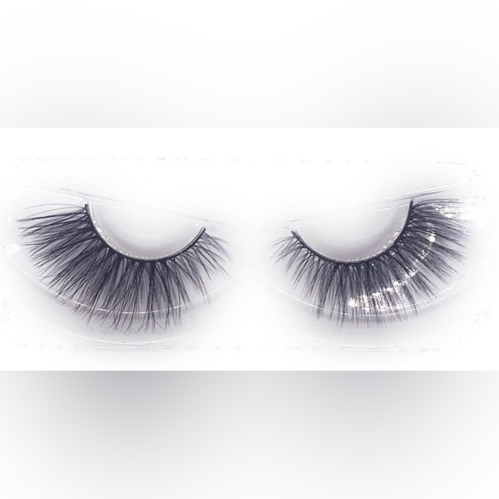 Elegant Black False Eyelashes - Style “Delicate”